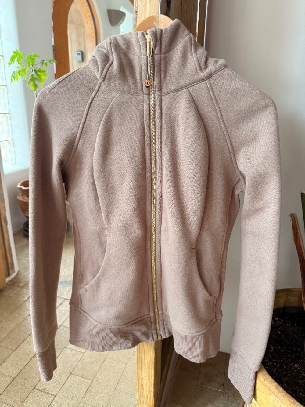 Lululemon Scuba full zip, 8, Ashen Rose/Rose Gold